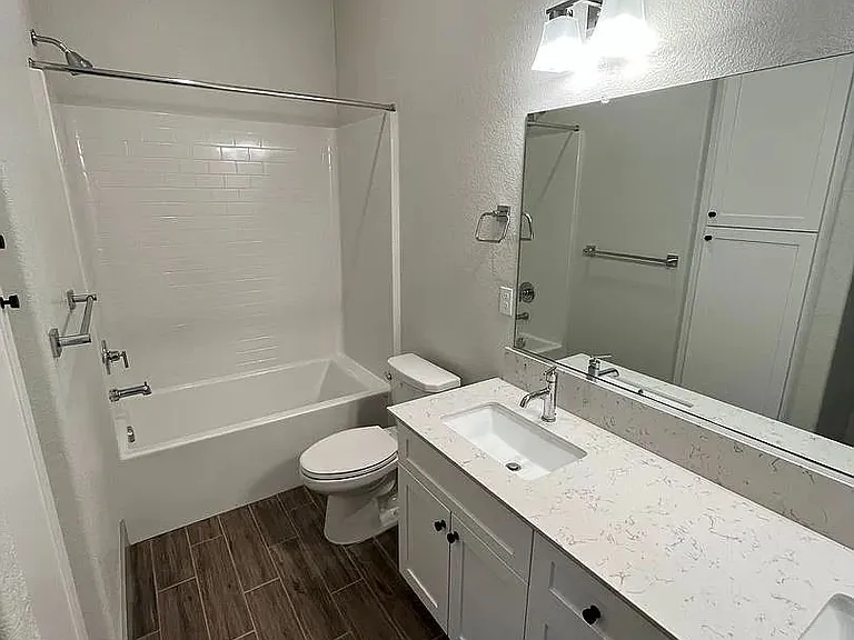 2418 Bastidas Dr — Photo 8