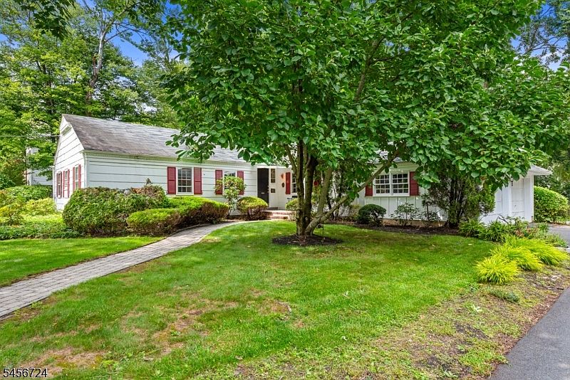 1st image of 7 Fox Chase Ln