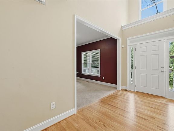 4th image of 306 Sheridan Pl