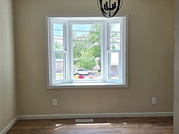 4th image of 435 Kitchell Ave