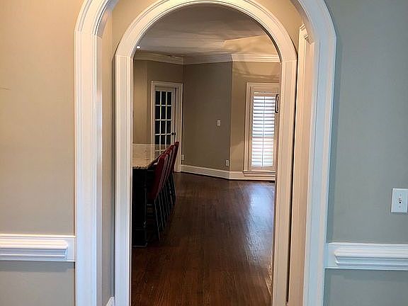 Dining rm into kitchen 