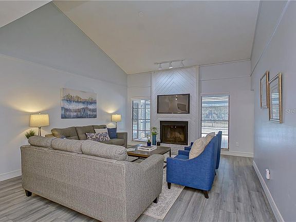 3rd image of 4704 Summerlake Ct