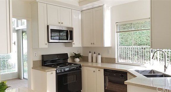 4th image of 26292 Yolanda St