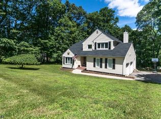 9 Highland Rd, Hackettstown, NJ 07840