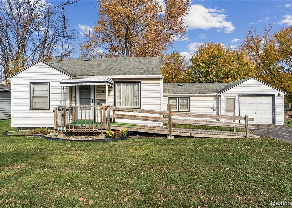 3228 W Pierson Rd, Flint, MI 48504 MLS 20230016391 Zillow