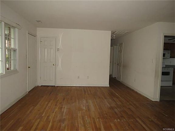 4th image of 3001 Baronet Dr