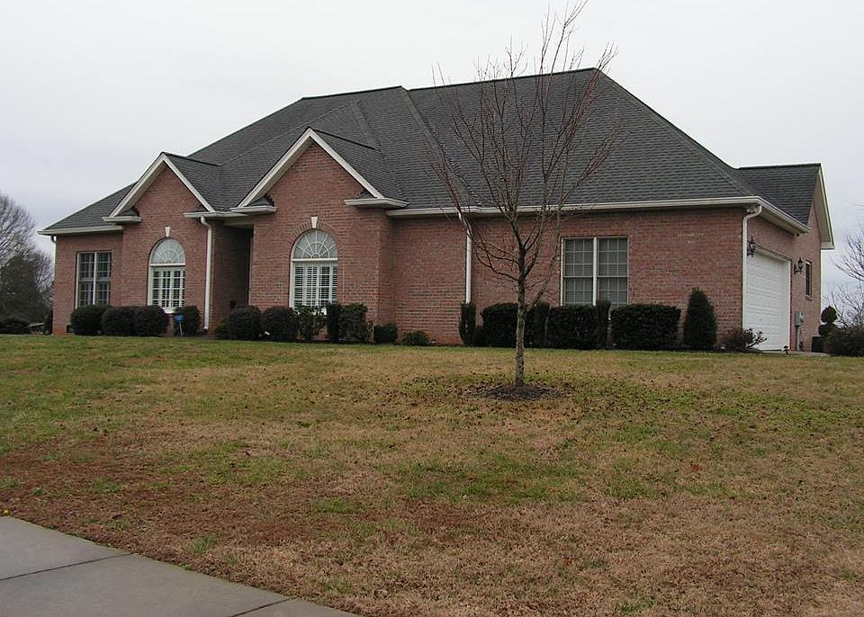 1st image of 713 Cedar Hill Dr