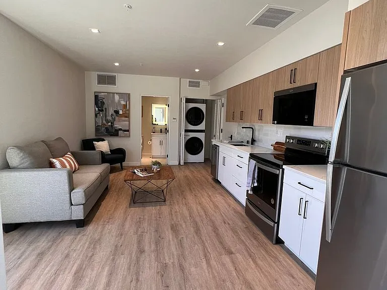 1111 Torrey Pines Rd — Photo 18