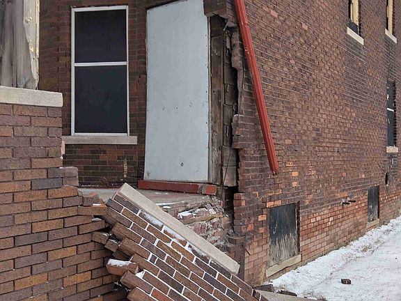 909 Blaine