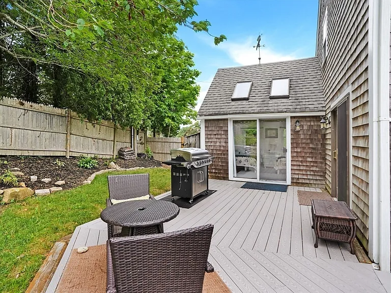 155 Skiff Ave — Photo 10