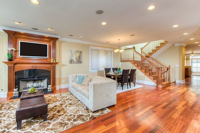 1st image of 3312 N Claremont Ave #1