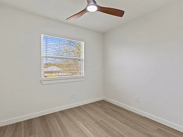 908 Isbell Rd — Photo 9