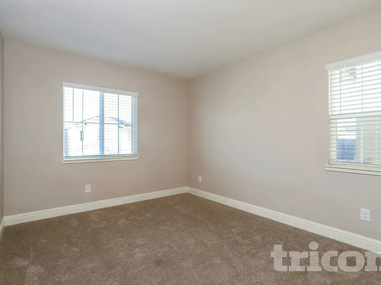 1265 Victorian St — Photo 14