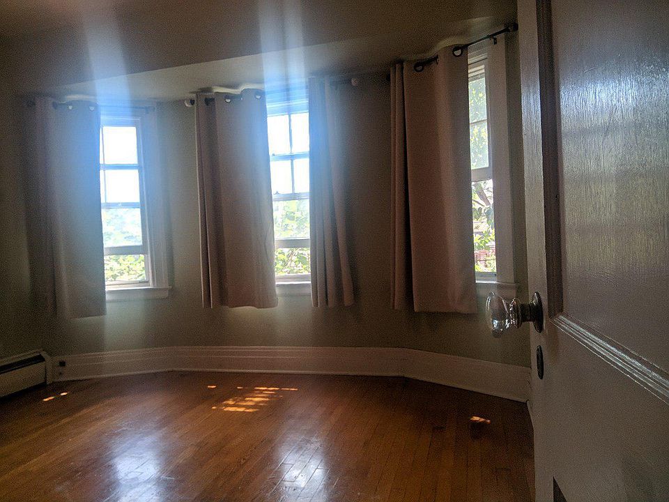Master bedroom with bay windows. Natural sunlight!