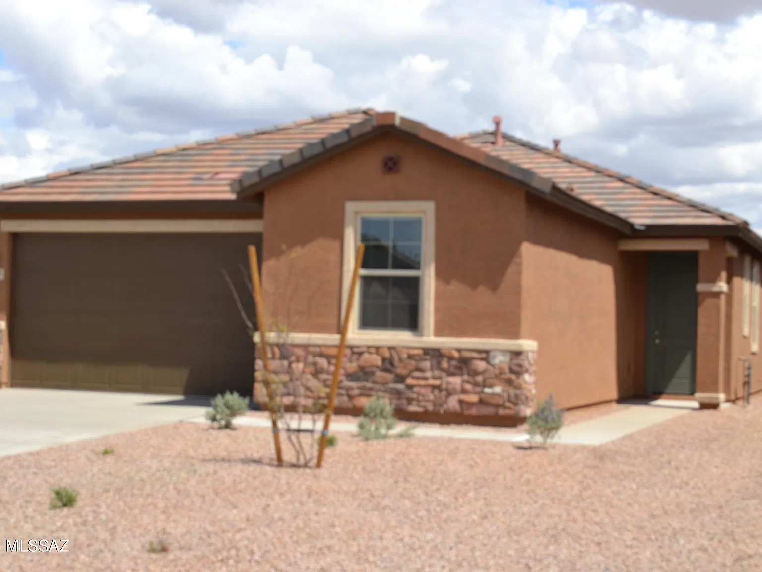 3 bed, 2.0 bath, 1842 sqft, $2,450 — Photo 2