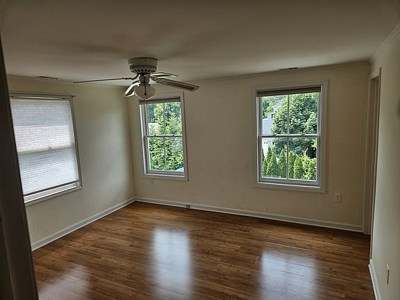 3rd image of 16 Nelson Ave Floor 1
