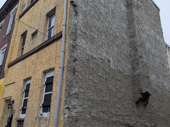 2nd image of 1424 W York St