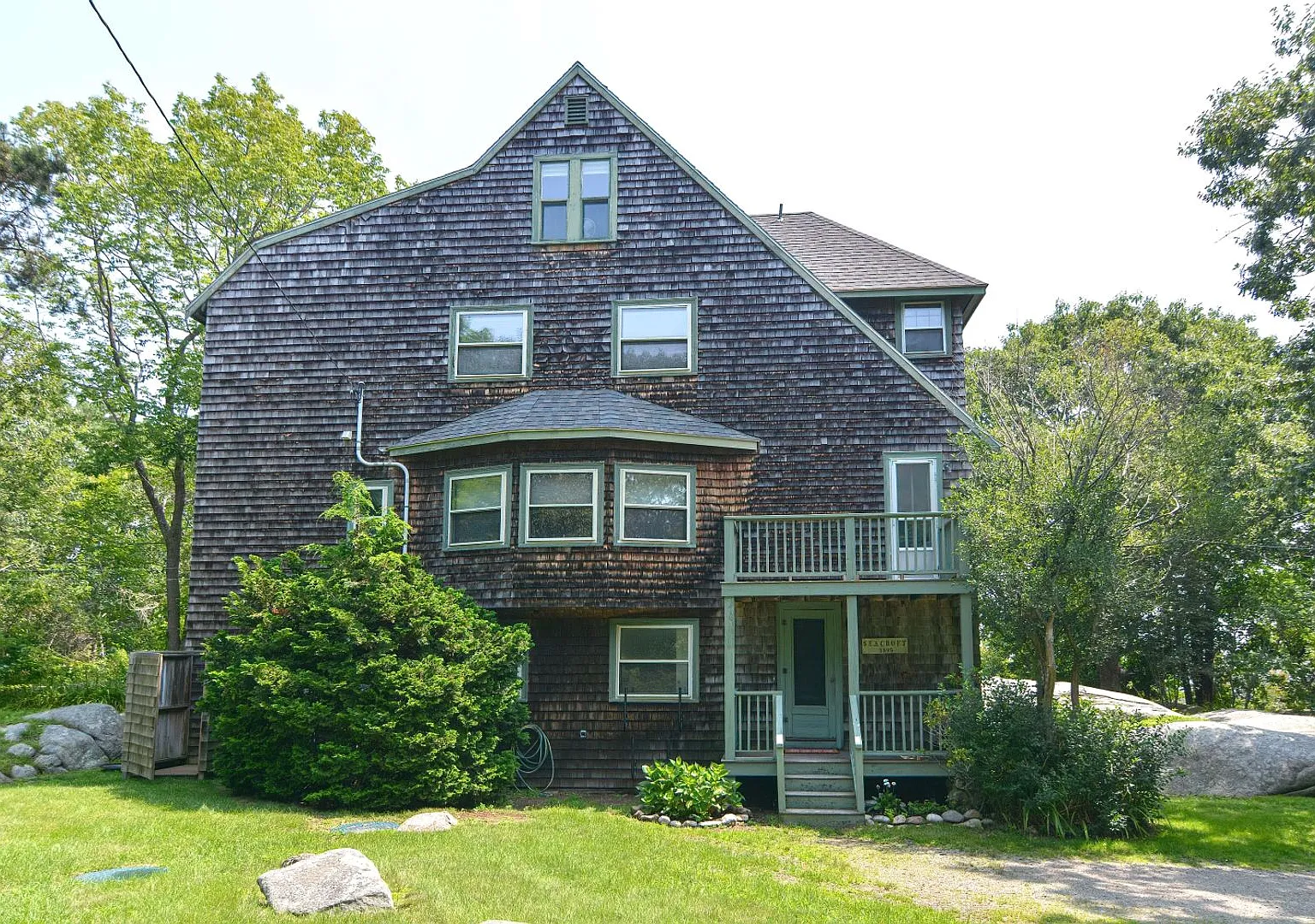 Stunning Victorian Winter Rental with Ocean Views! — Photo 2
