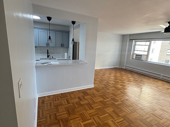 3rd image of 9 Fordham Hill Oval APT 5E