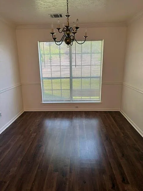 4 bed, 2.5 bath, 2592 sqft, $2,300 — Photo 4