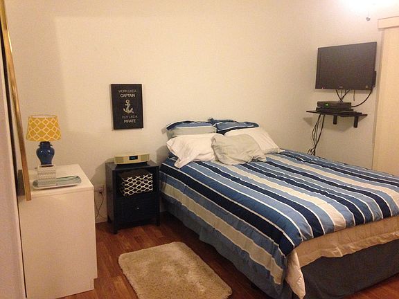 Queen bed with linens! TV too!