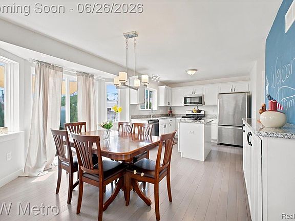 5th image of 21620 Rosedale St