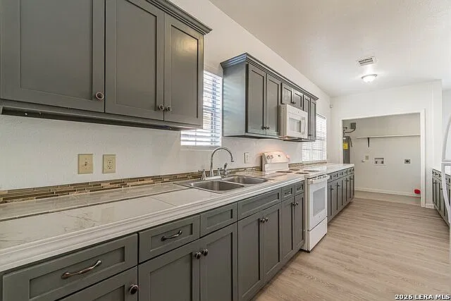 3 bed, 2.0 bath, 1412 sqft, $1,600 — Photo 4