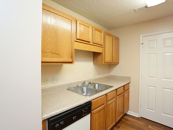 4th image of 140 Royal Dr APT E5