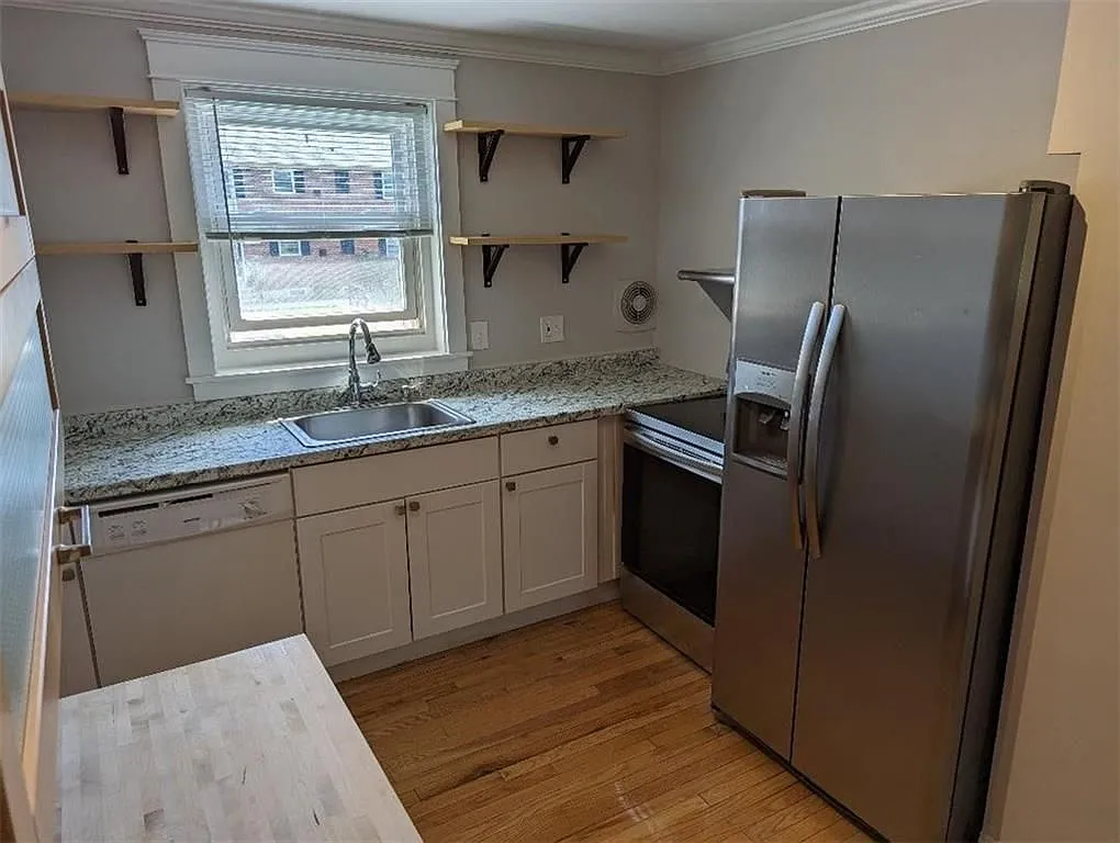 2 bed, 1.0 bath, 742 sqft, $2,600 — Photo 4