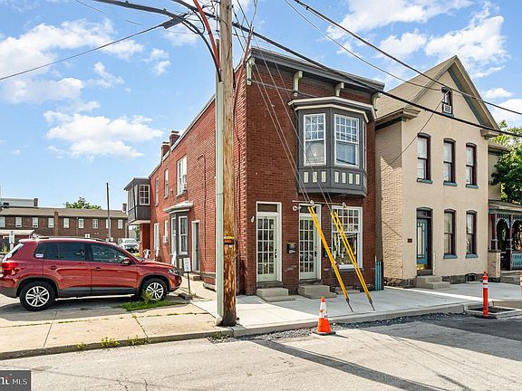 4th image of 18 N Washington St