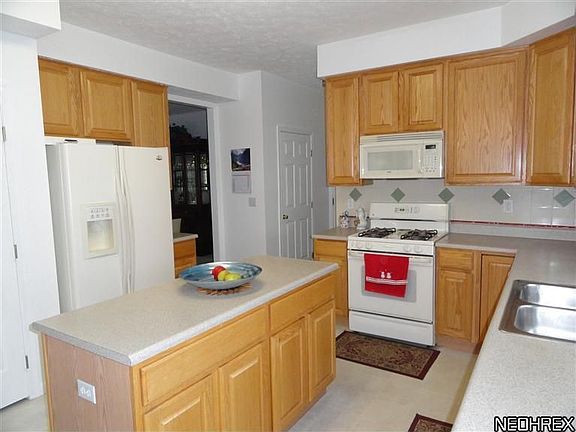 4th image of 3341 Symphony St