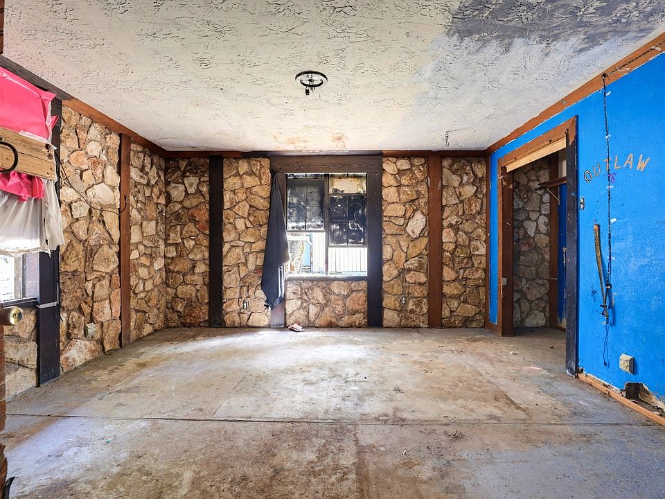 18th image of 339 Shady Oaks Dr