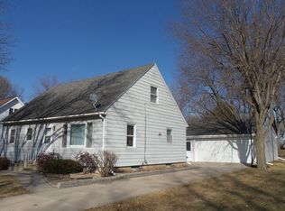 304 NW 5th St, Adams, MN 55909