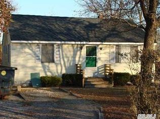 5 Grant Ave, Coram, NY 11727