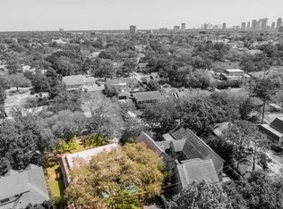 910 Old Lake Rd, Houston, TX 77057