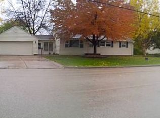 385 Lincoln Ave, Prairie Du Sac, WI 53578
