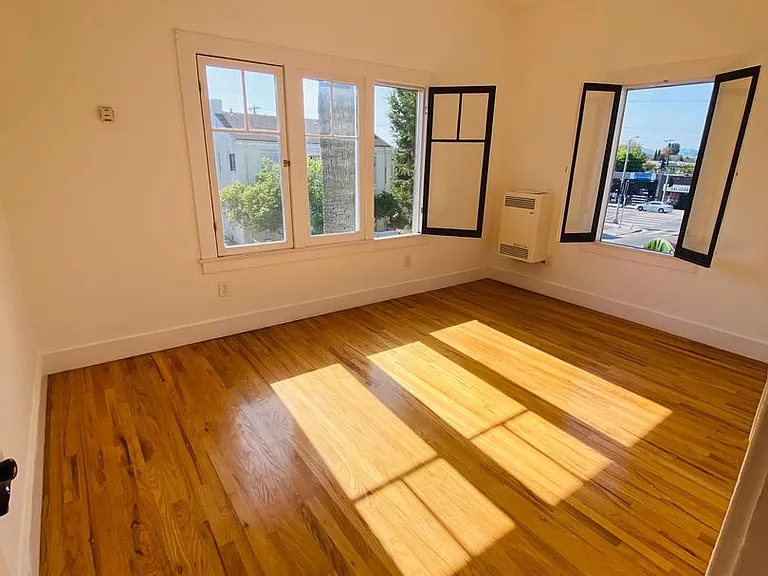 1672 S Harvard Blvd — Photo 6