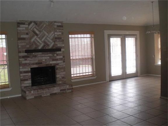 3rd image of 7530 Flair Oaks Dr