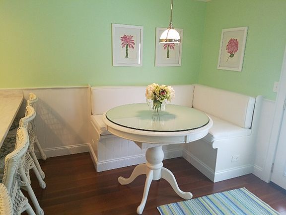 kitchen banquette