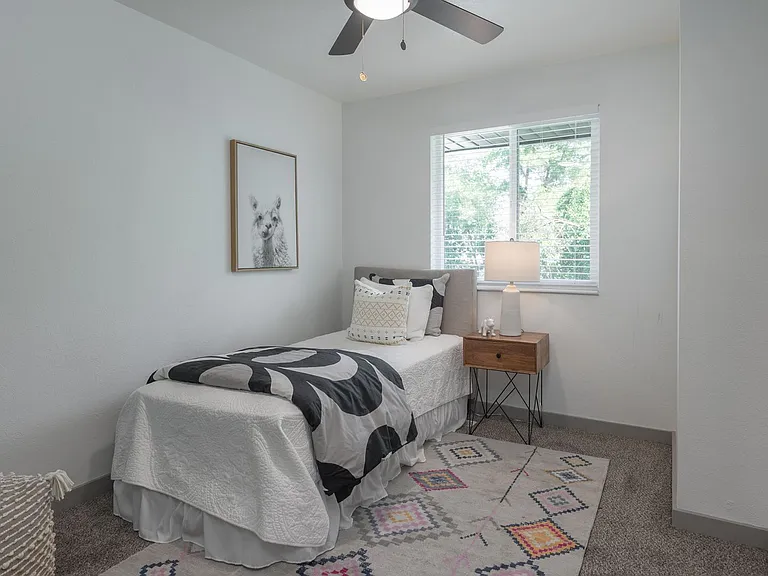 The Katmai Apartments — Photo 11