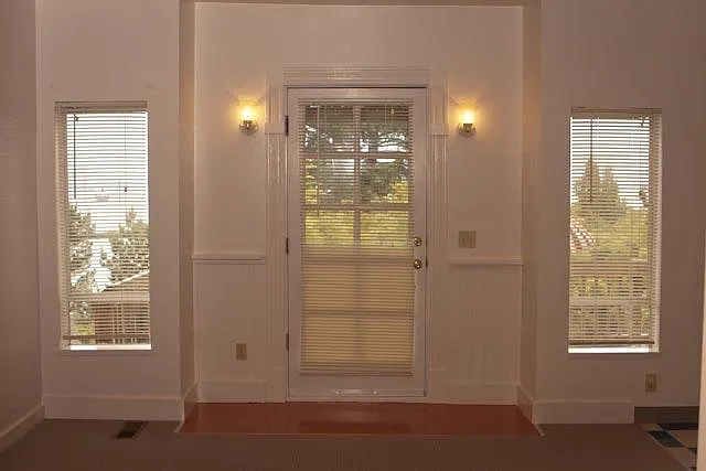 1 bed, 900 sqft, $1,370 — Photo 2