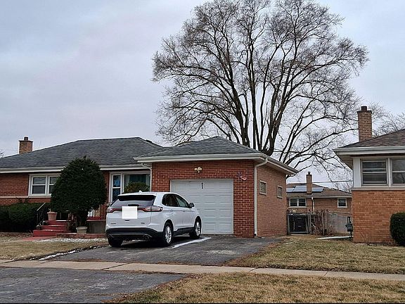 2nd image of 853 E 166th St