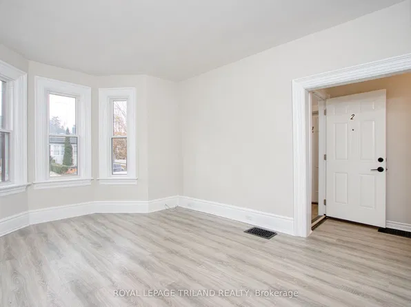 53 Gladstone Ave #2, Saint Thomas, ON N5R 2L7
