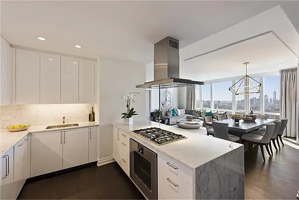 Sold by Silk Realty Group LLC | media 21