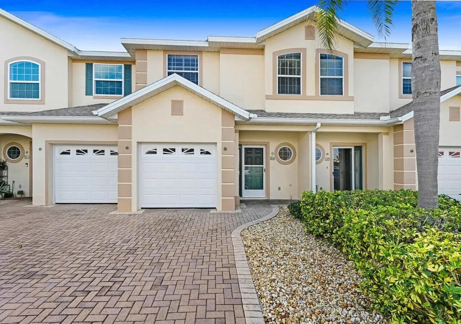 Turnkey Townhome Just Steps from Cocoa Beach Pier, Restaurants and Shopping — Photo 2