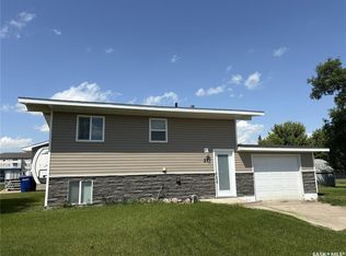 27 Calvert Cres, Lanigan, SK S0K 2M0