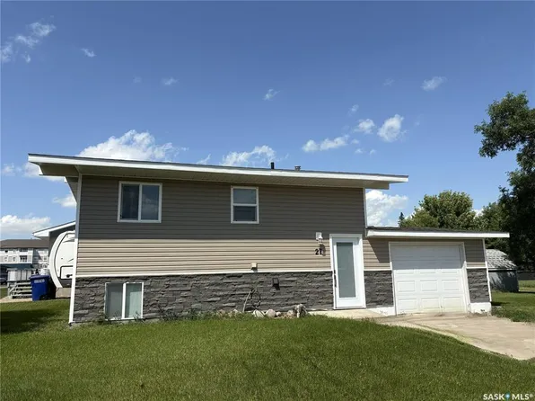27 Calvert Cres, Lanigan, SK S0K 2M0