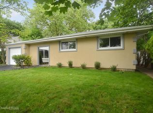 34 Knowles St, Plainview, NY 11803
