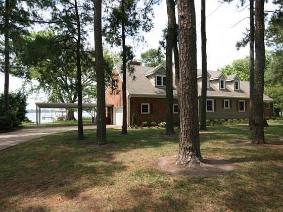 1st image of 1 Lynn Dr