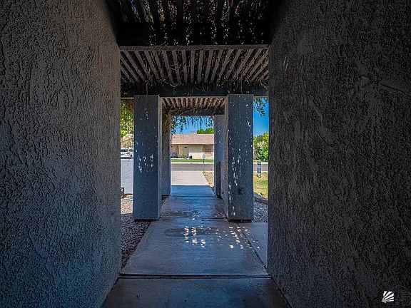 4th image of 2027 S Magnolia Ave